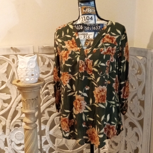 TORRID HARPER Women's SZ 0/US 12 Large Beautiful Floral Pattern Rayon Cozy Bouse - Picture 1 of 16